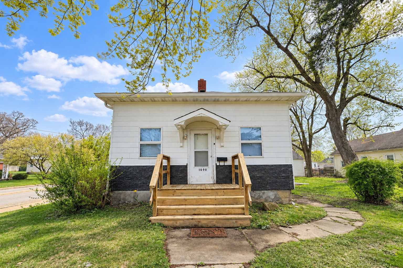 1090 Creve Coeur Street — photo