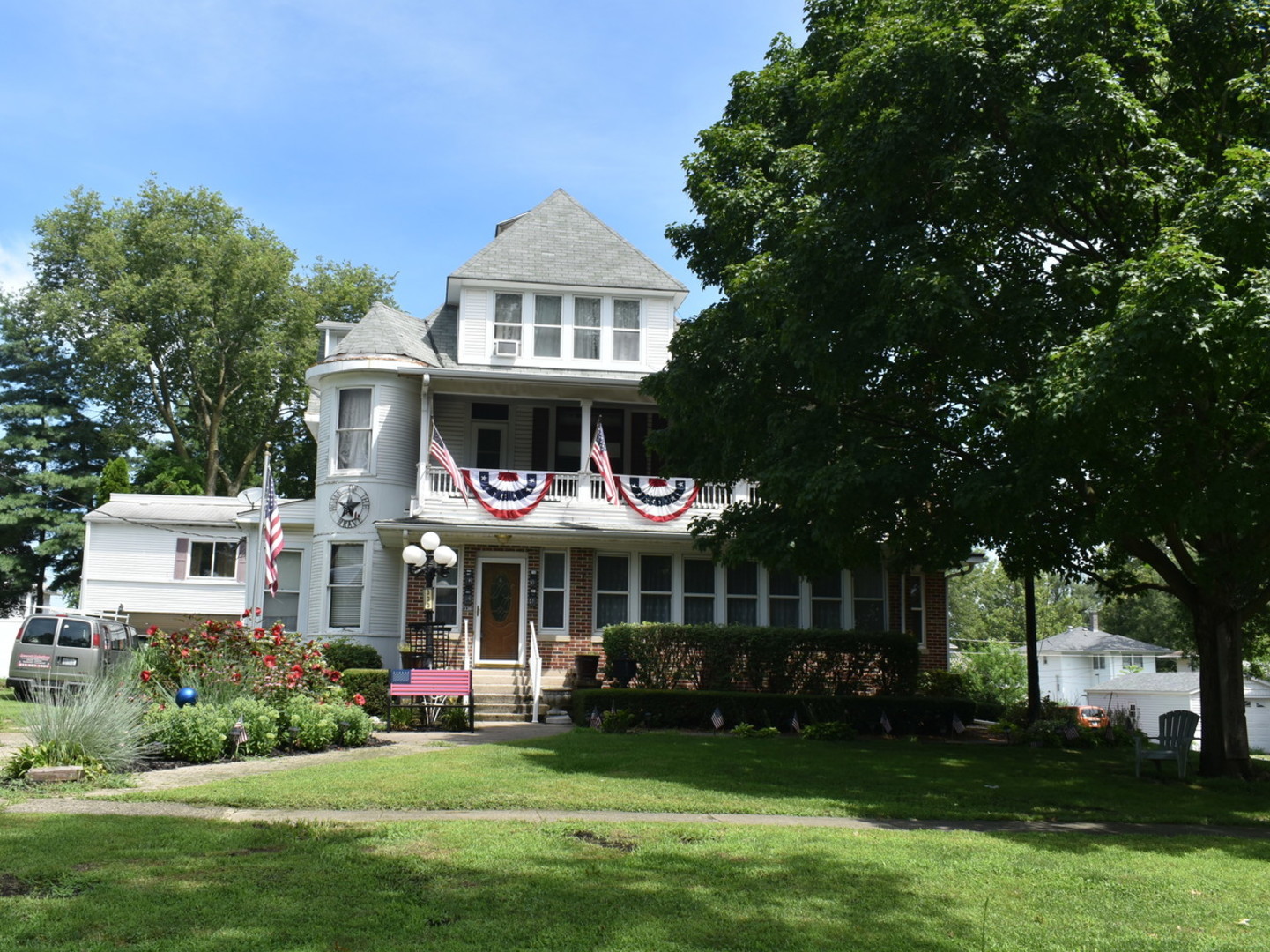 Home in Watseka, IL 60970 — photo 2