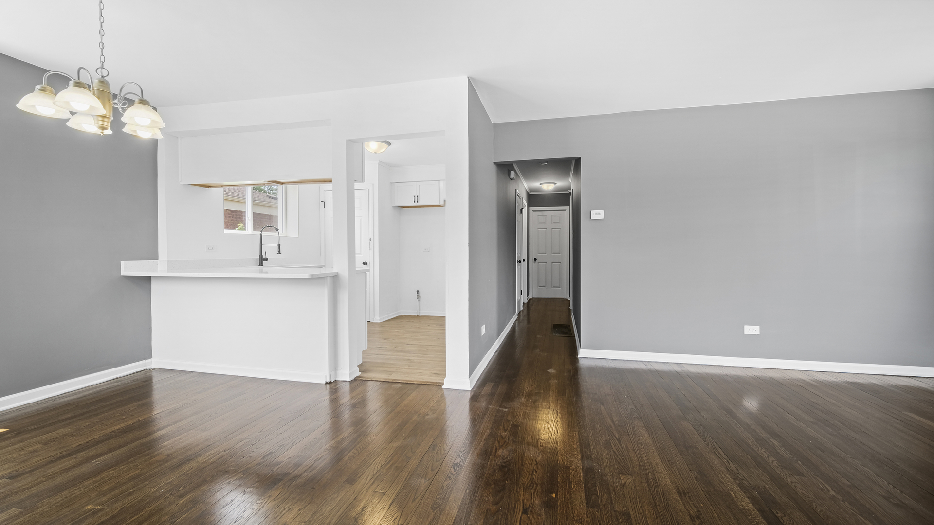 Home in Calumet Park, IL 60827 — photo 3