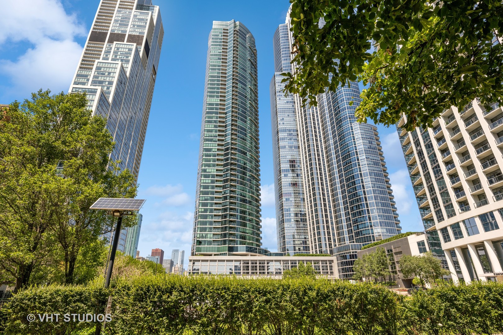 1201 S Prairie Avenue 3303 — photo