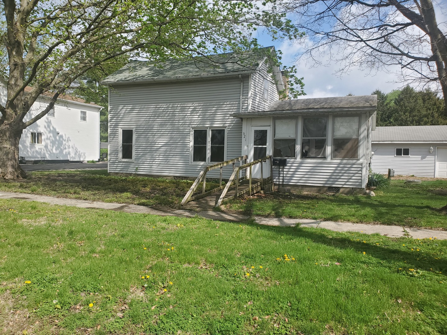 321 E Seminary Avenue — photo