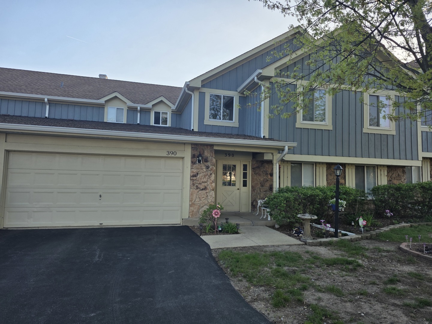 390 Springlake Lane B — photo