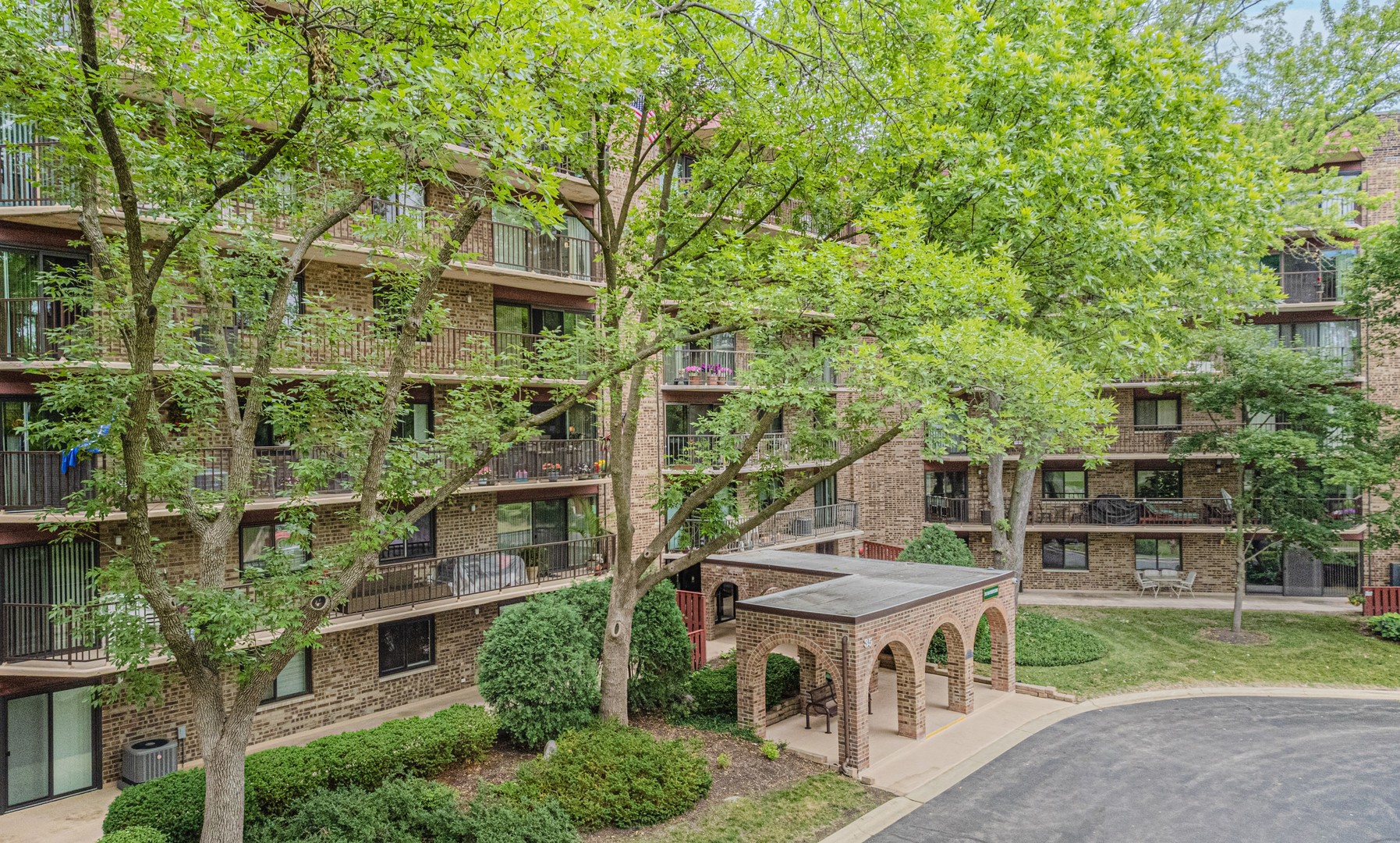35 S Baybrook Drive 610 — photo