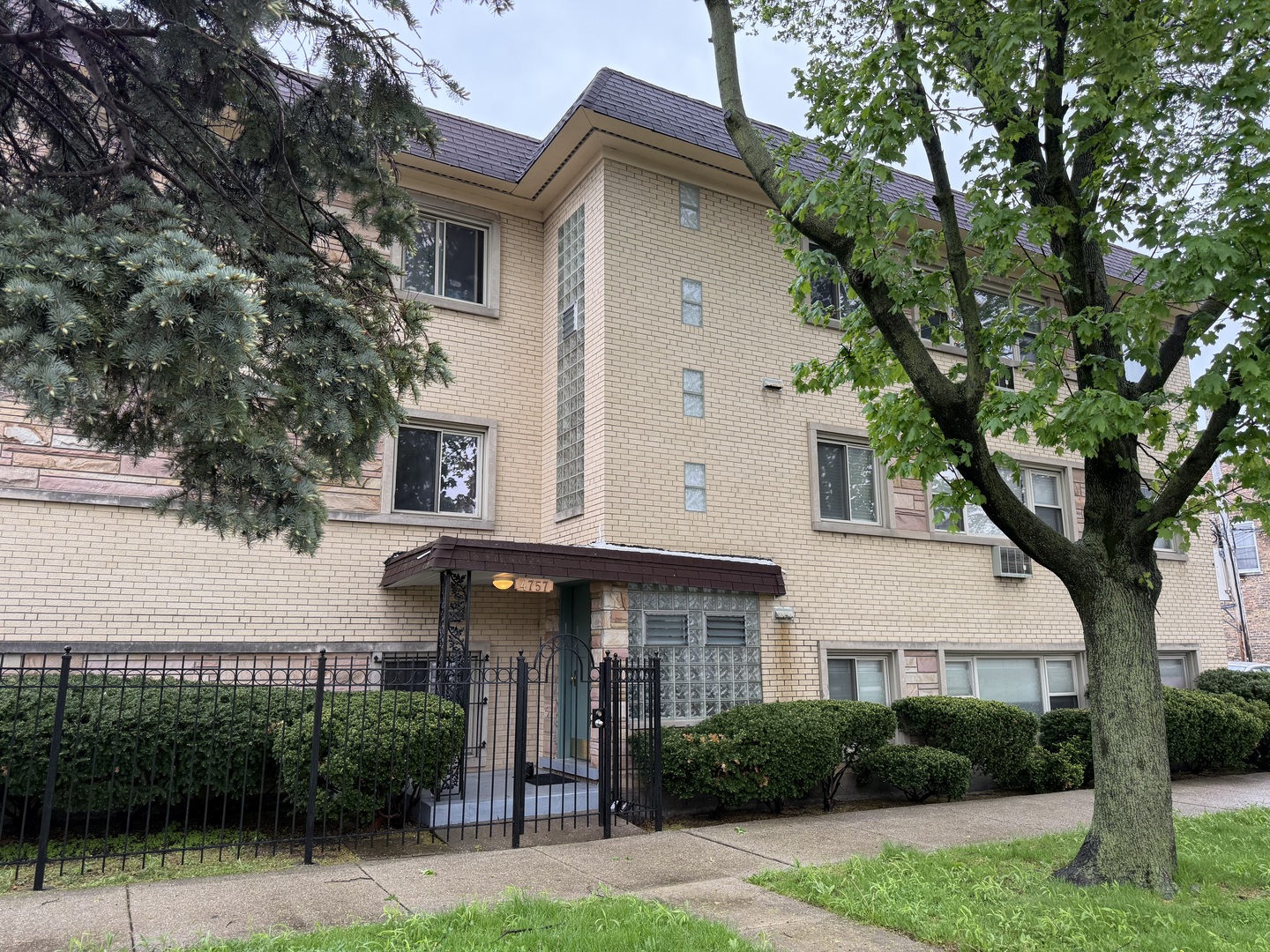 4757 N Keeler Avenue Unit 101 — photo