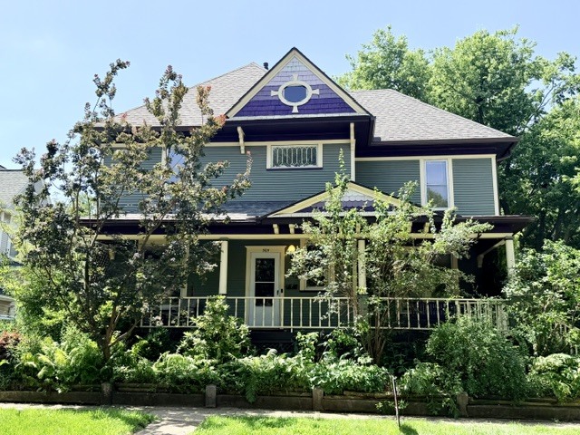 305 W. Illinois Street — photo