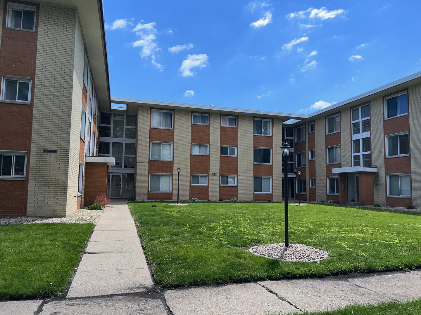14633 Keystone Avenue Unit 3H — photo