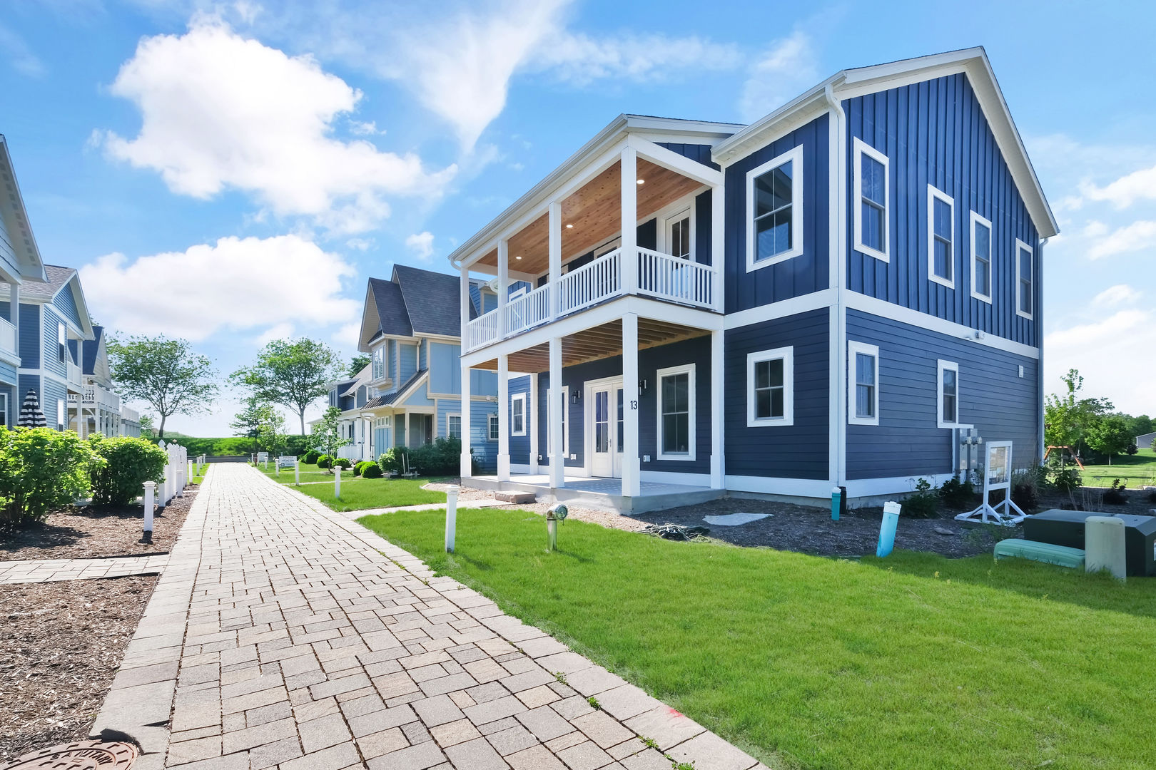13 Great Loop West Drive — photo