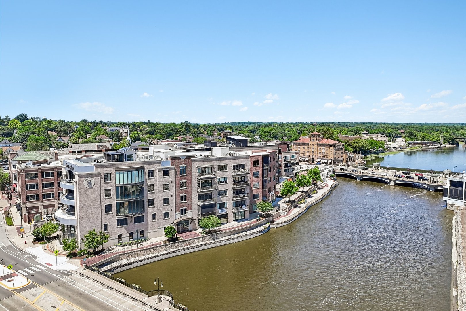 10 W Illinois Street 4B — photo