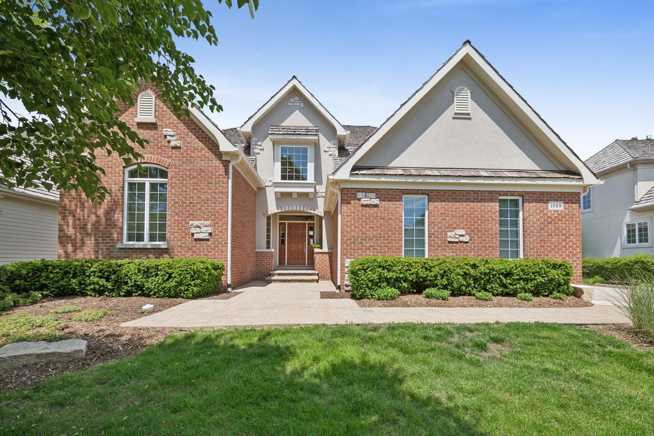 1029 Ridgeview Drive, Inverness, IL 60010