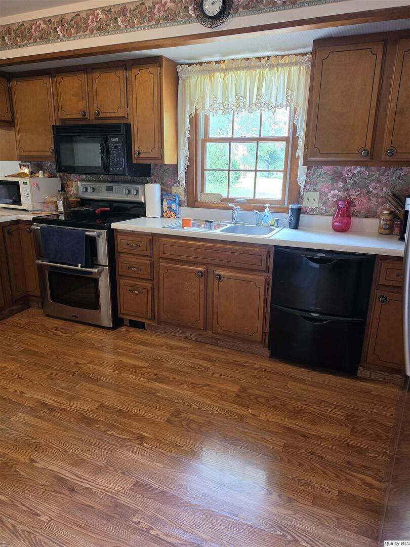 103 E Spring Street, Camp Point, IL 62320 — photo 2