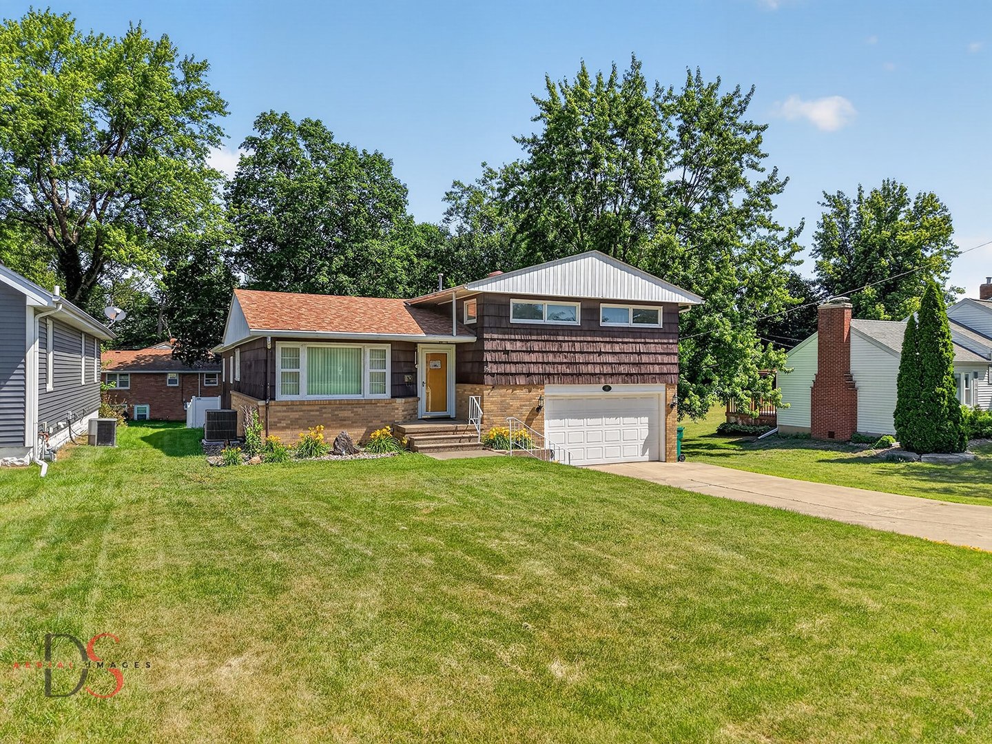 416 W Bluff Street — photo