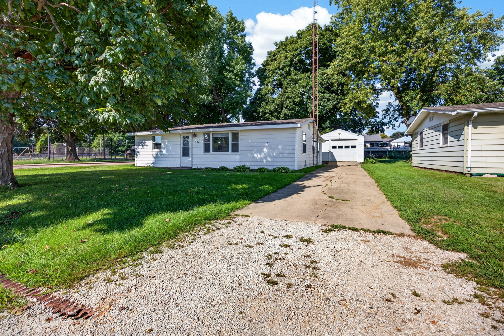 102 N Woodlawn Street — photo