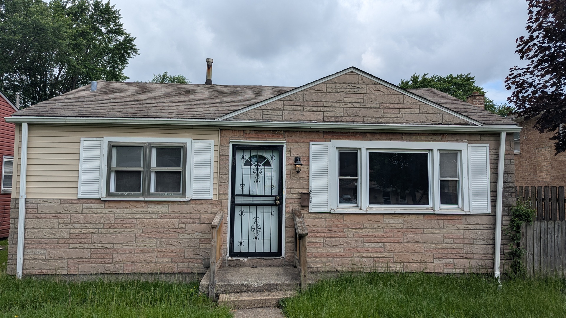 14136 S Hoxie Avenue — photo