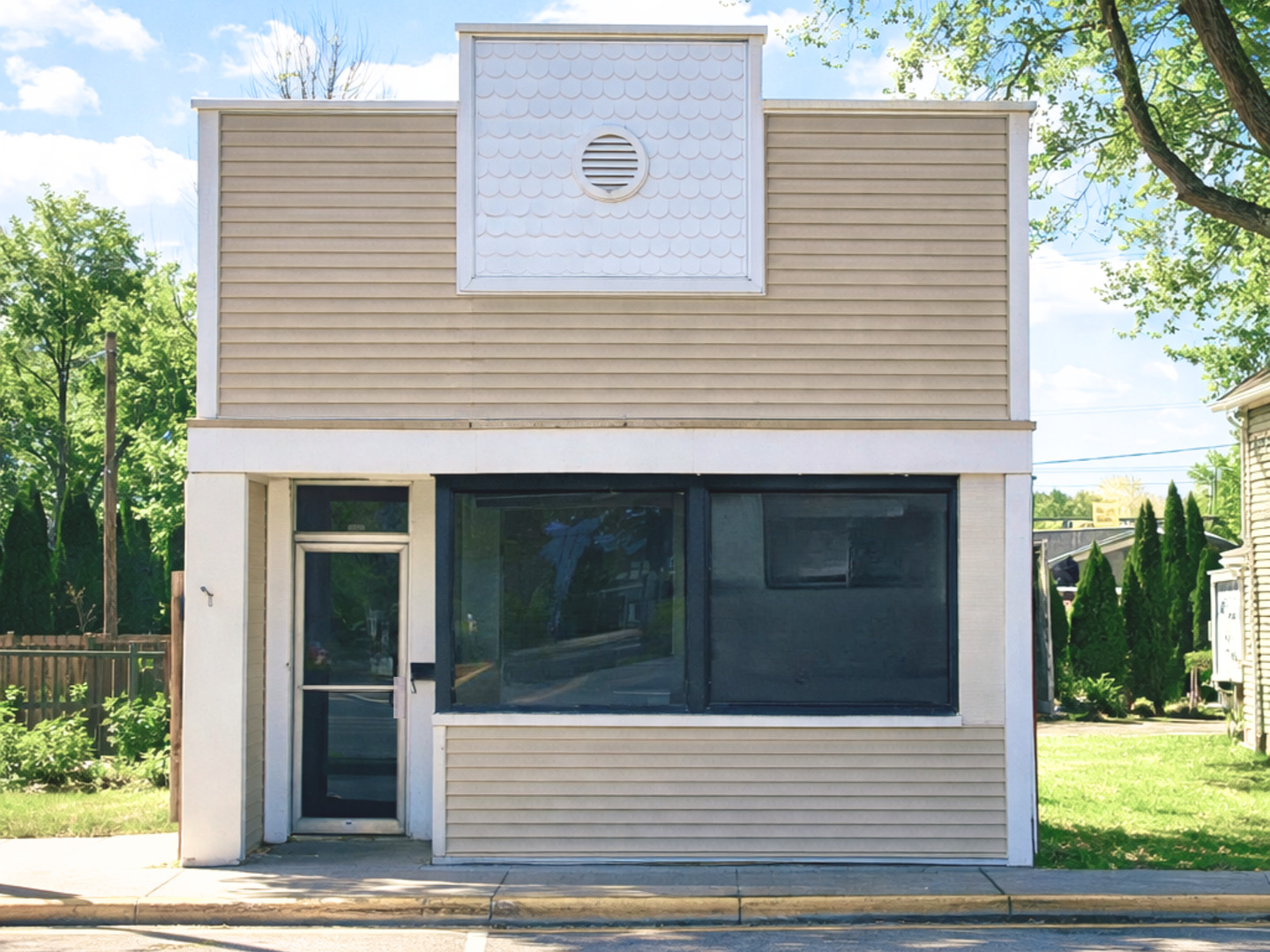 9911 Main Street — photo