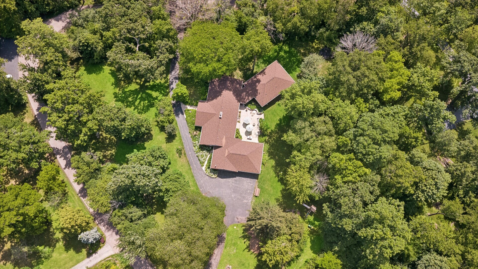 40W109 Wildwood Drive — photo