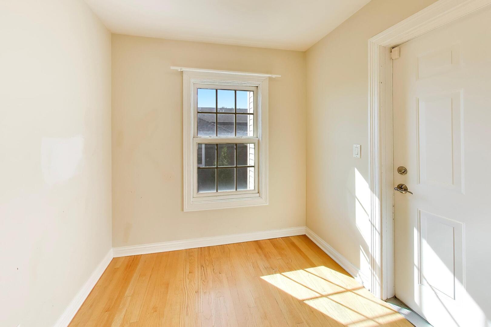 Home in Arlington Heights, IL 60005 — photo 2
