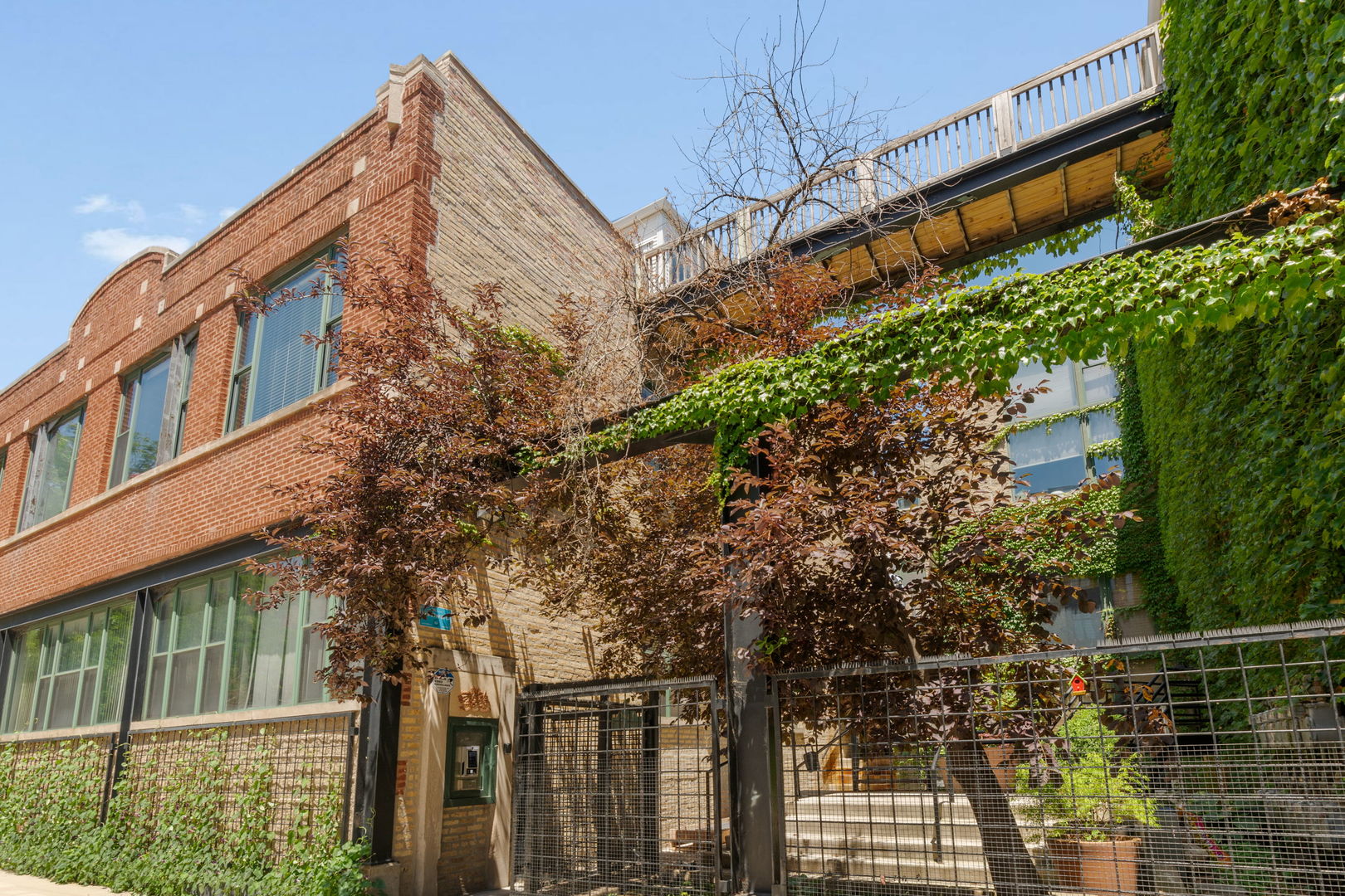 2943 N Lincoln Avenue 204 — photo