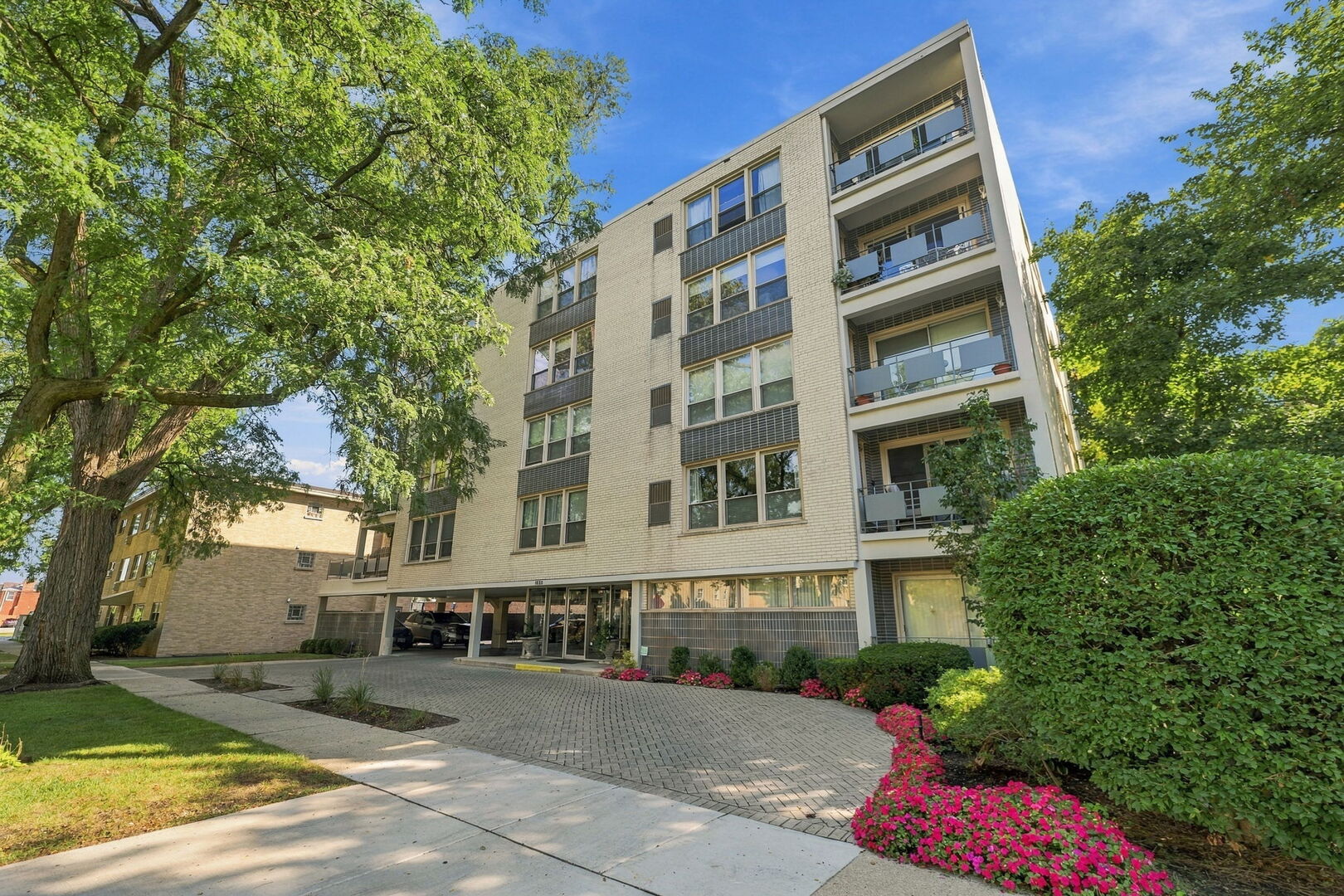1535 Park Avenue 401 — photo