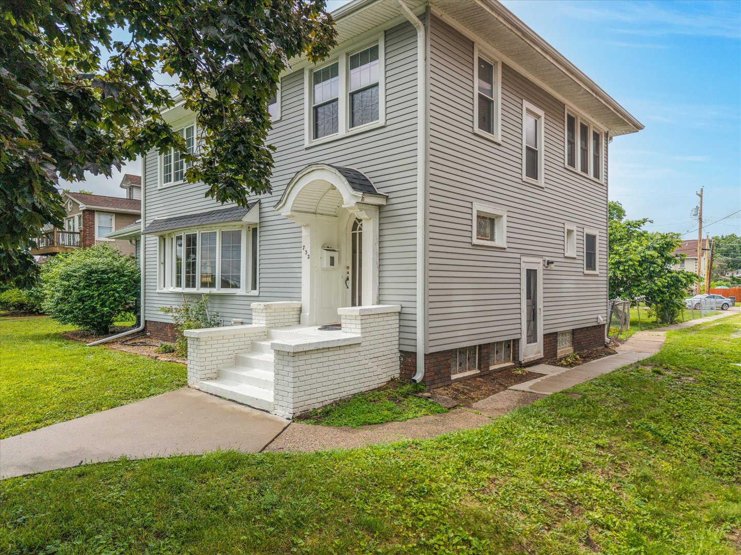 732 River Drive — photo