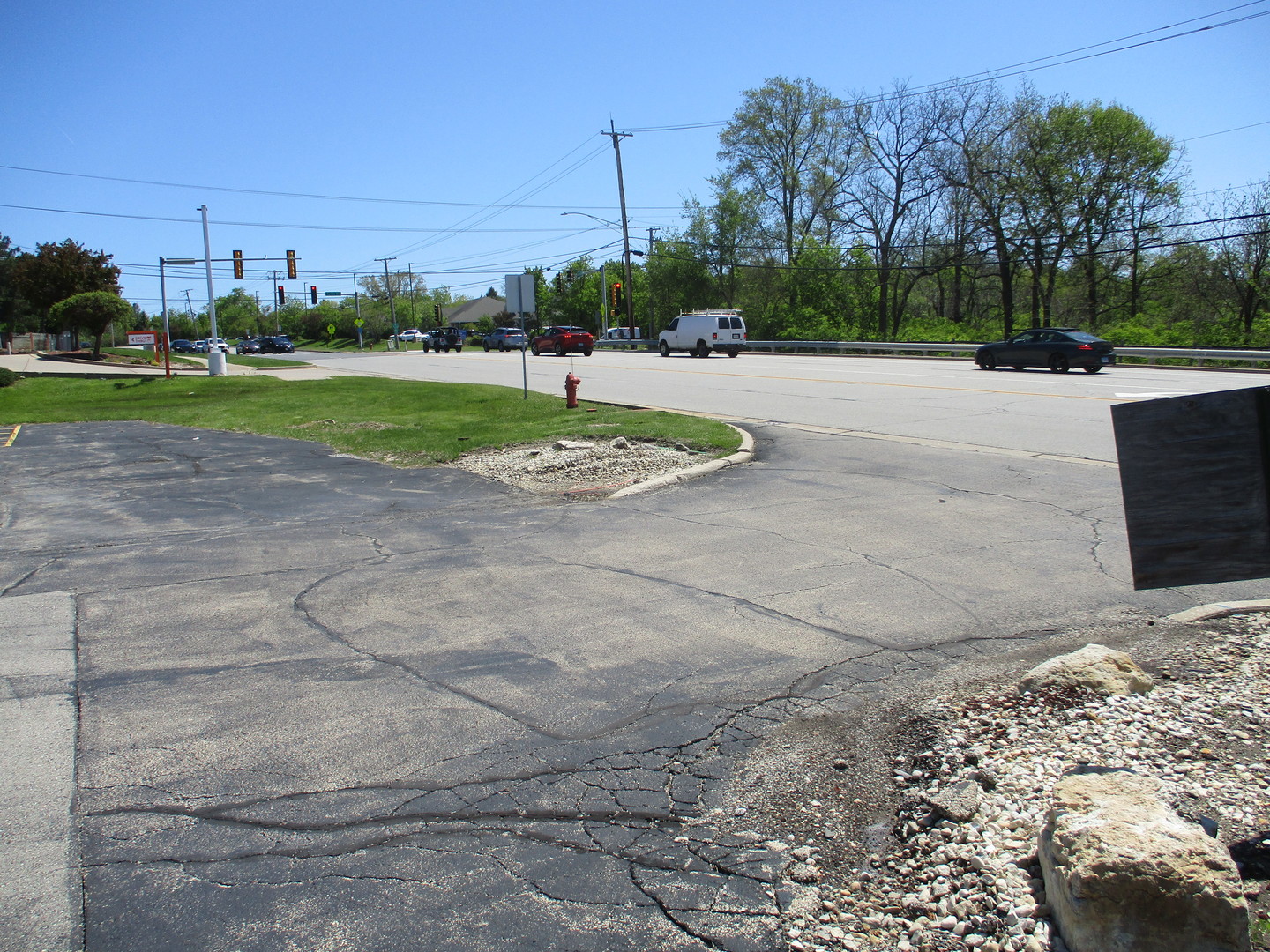 Home in Woodridge, IL 60517 — photo 3
