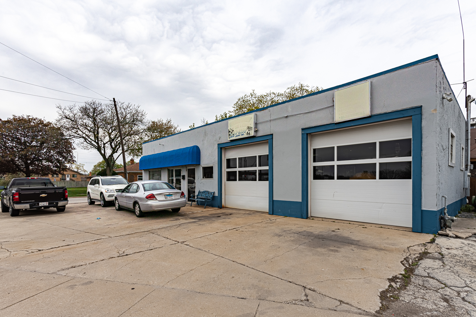 8418 Joliet Road — photo