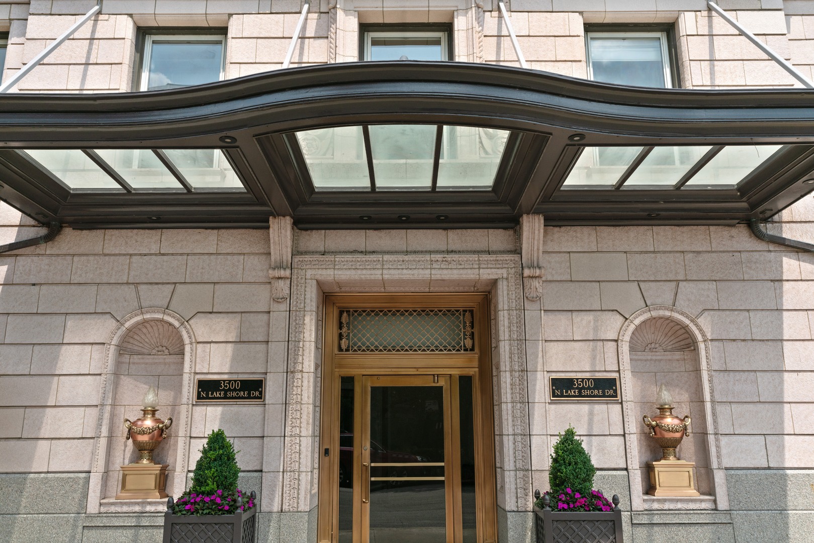 3500 N Lake Shore Drive 3C — photo