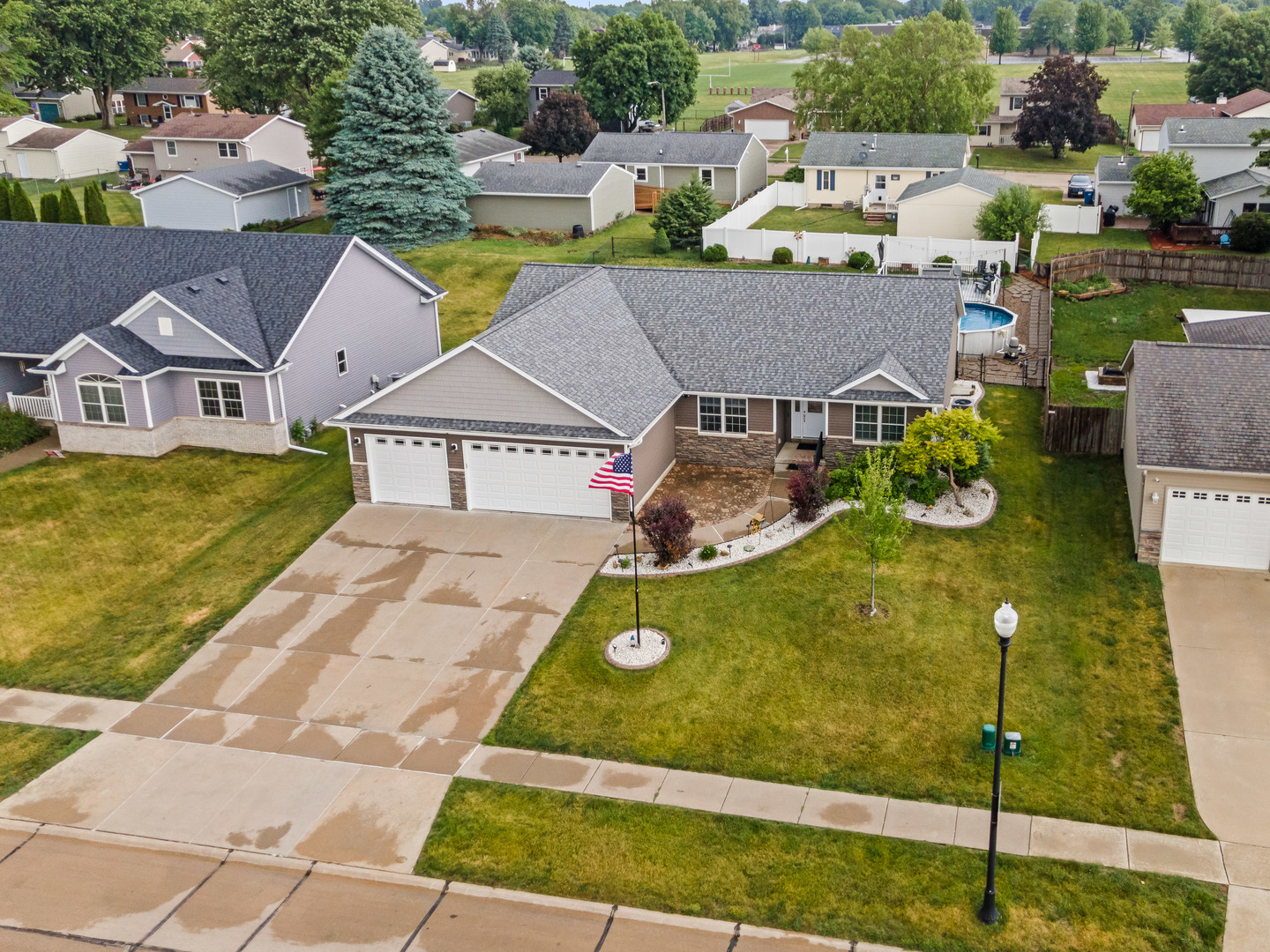 520 Pinehurst Drive, Eldridge, IA 52748 — photo 3