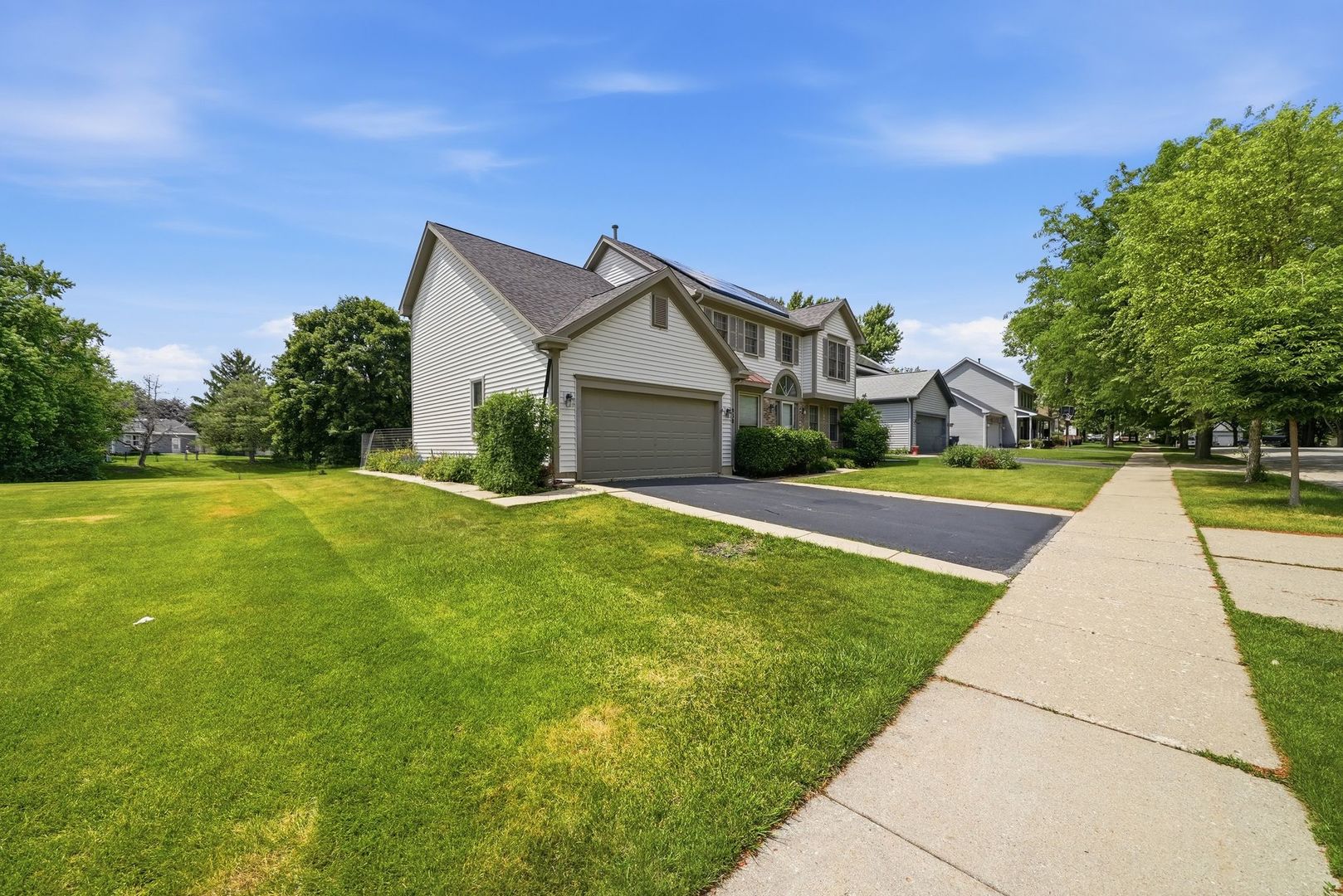 930 Ripple Brook Lane, Elgin, IL 60120 — photo 2