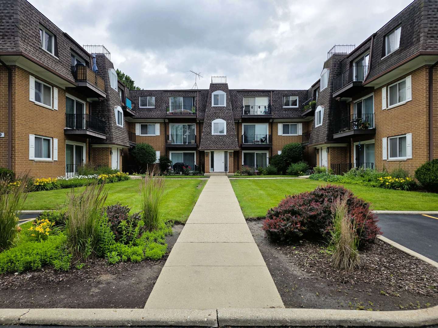 1907 W Golf Road 1B — photo