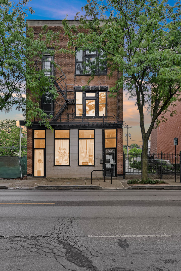 3421 W Armitage Avenue — photo