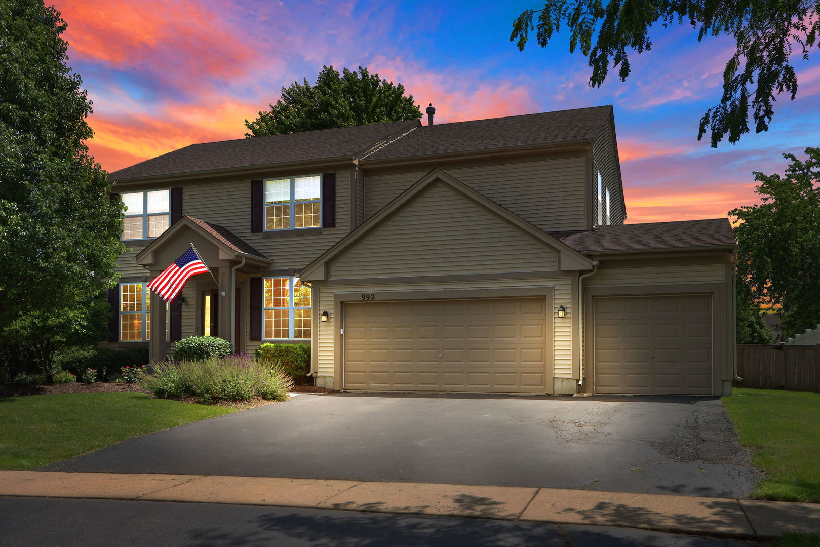 992 Curran Place — photo