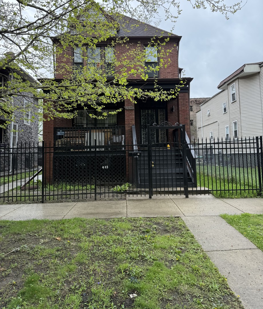 443 W 61st Place — photo
