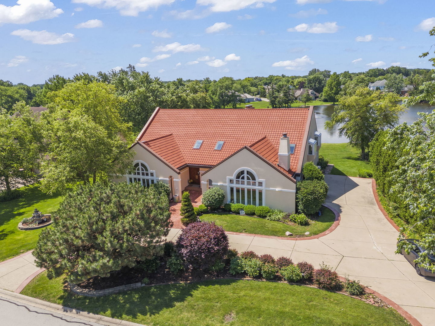 8170 Lake Ridge Drive, Burr Ridge, IL 60527