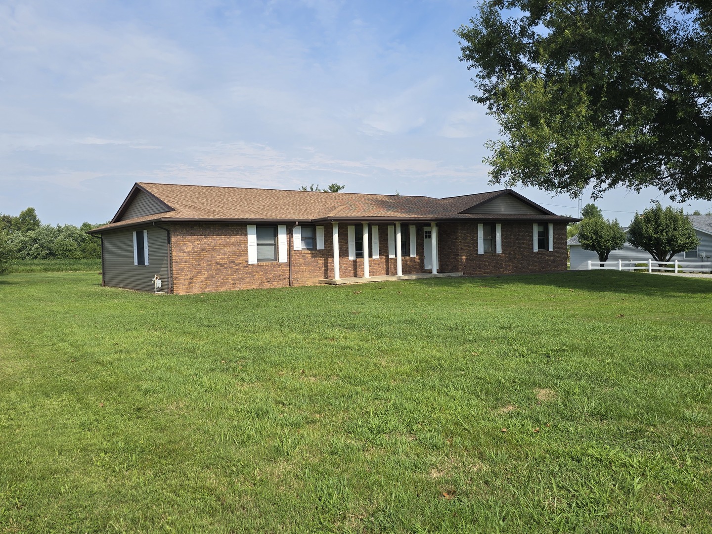 110 Grayson Road, Eldorado, IL 62930 — photo 2