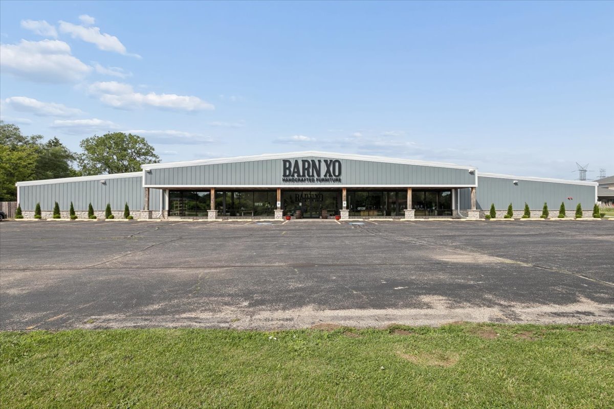 800 E US Highway 45 — photo