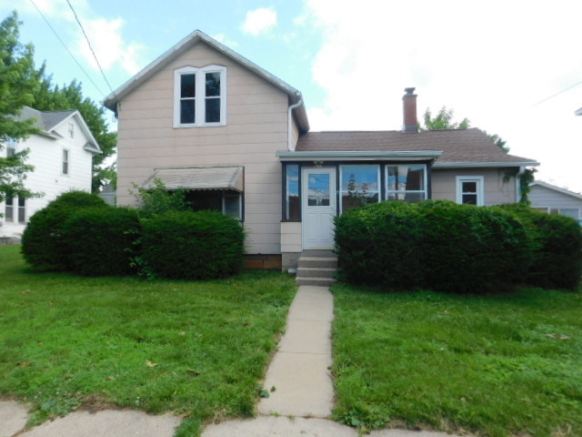 302 E Park Street — photo