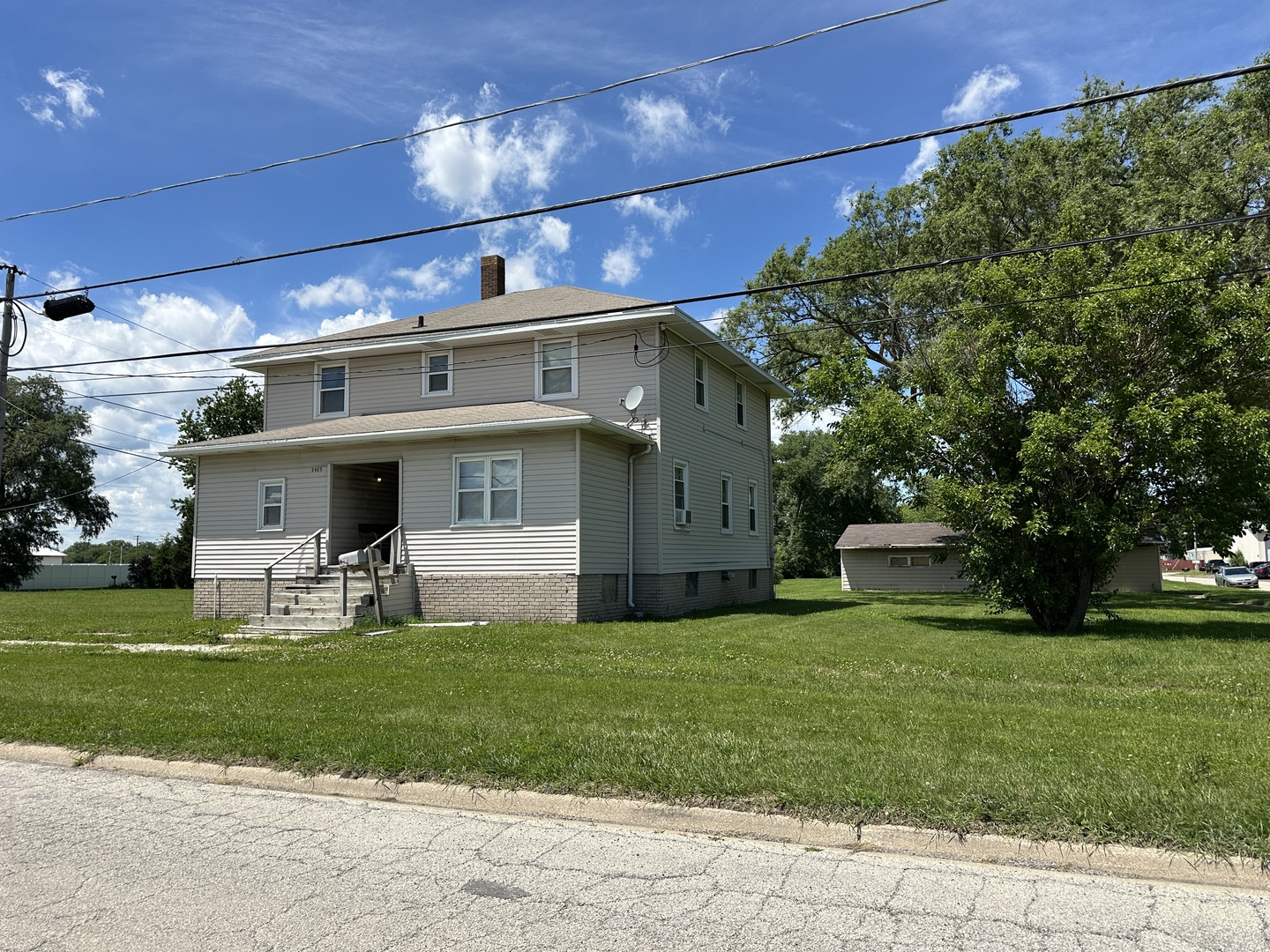 2405 E Court Street — photo