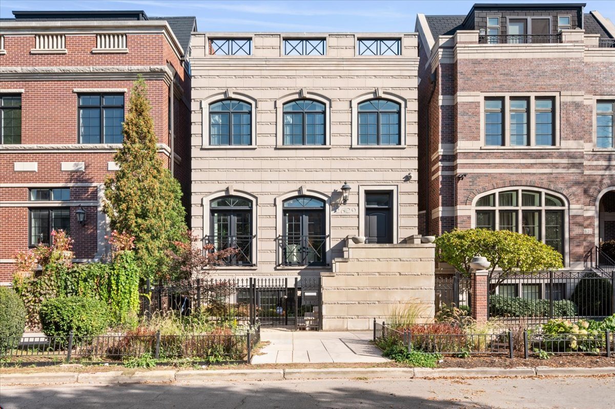 2629 N Paulina Street — photo
