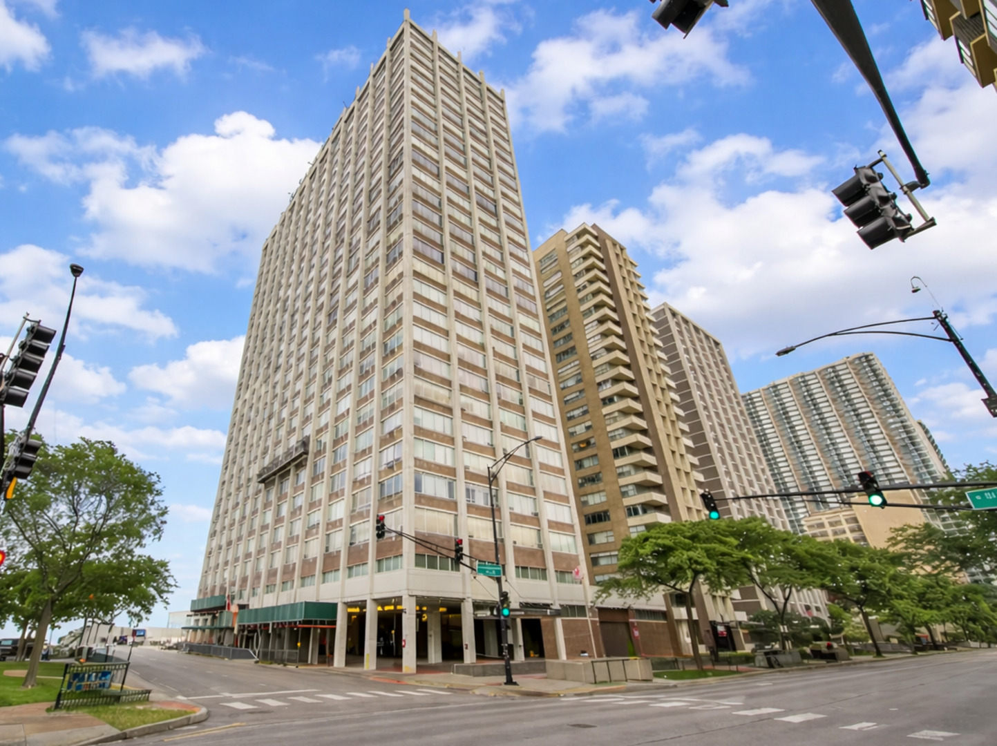 6171 N Sheridan Road 2104 — photo