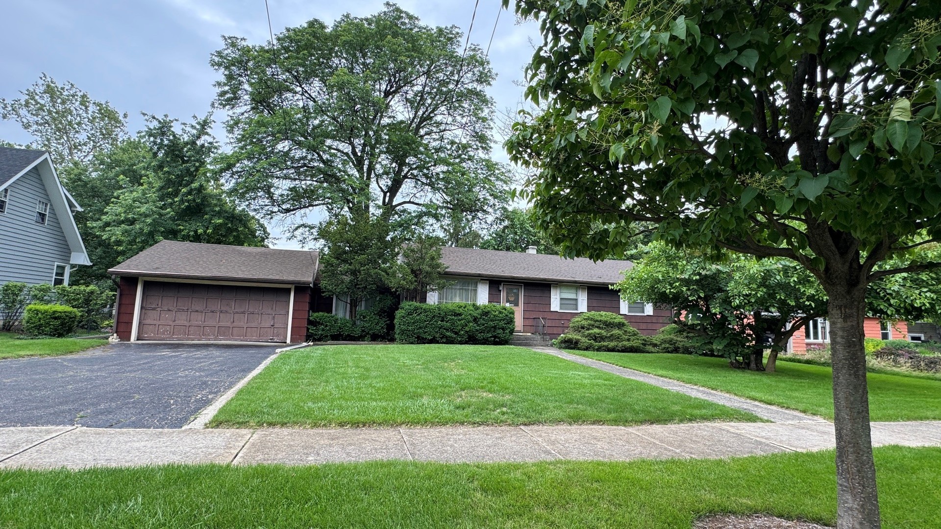 814 E Illinois Street — photo
