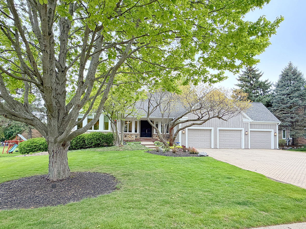 211 Ridge Lane, Lake In The Hills, IL 60156 — photo 2
