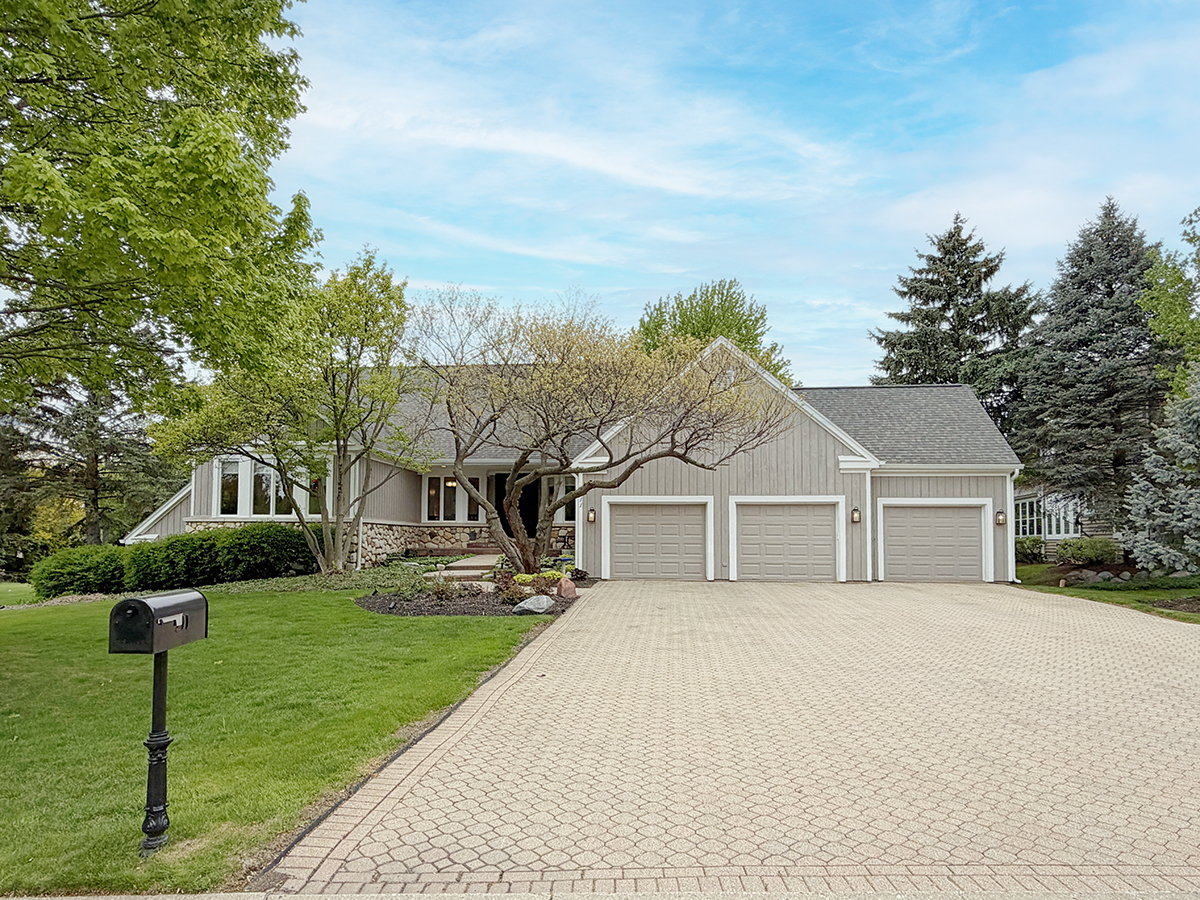 211 Ridge Lane, Lake In The Hills, IL 60156 — photo 3
