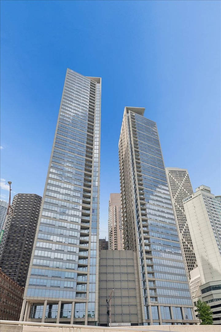 600 N Lake Shore Drive 1305 — photo