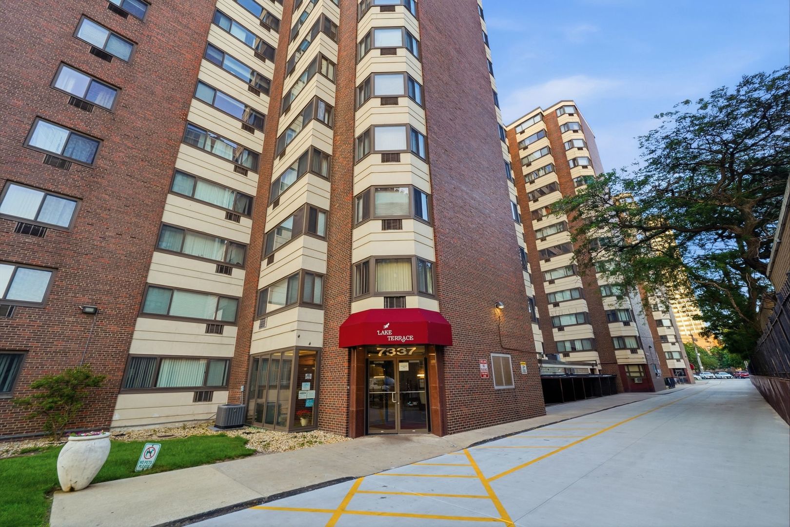 7337 S South Shore Drive Unit 1030 — photo
