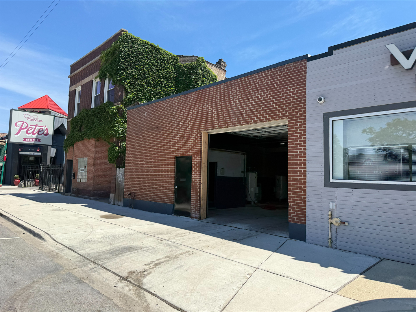 3725 N Western Avenue — photo