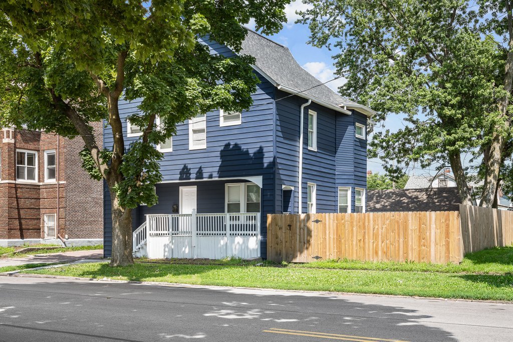 1415 N Main Street — photo