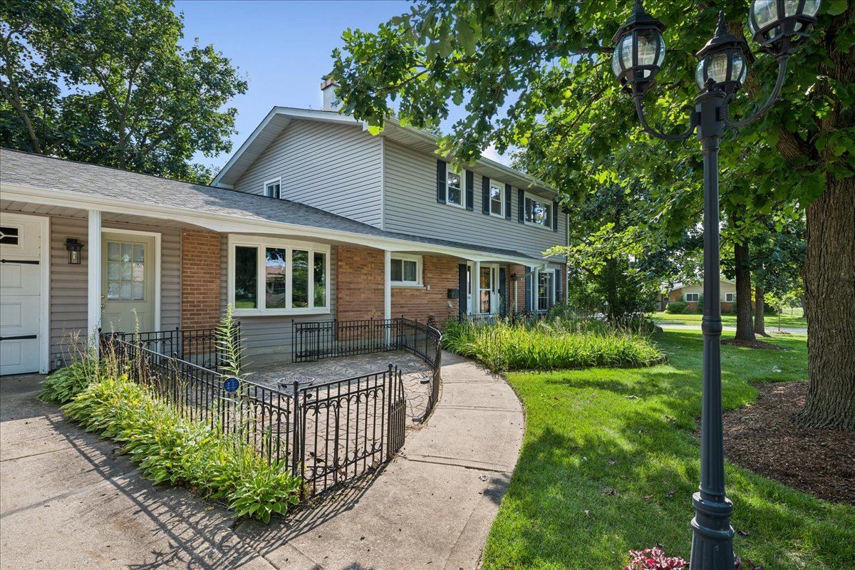 705 Northview Lane, Hoffman Estates, IL 60169 — photo 3