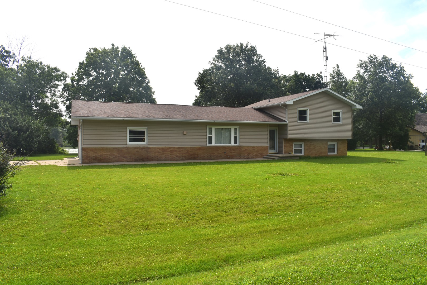 124 Hislop Drive — photo