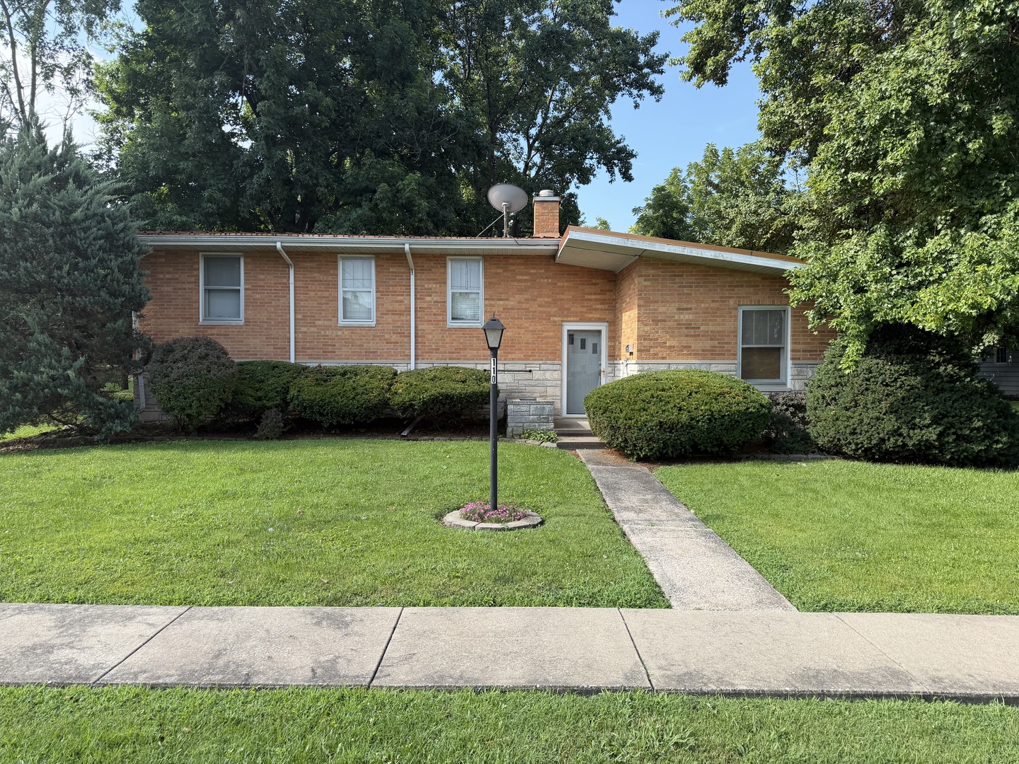 110 E Kaskaskia Street — photo