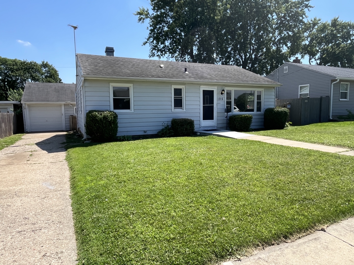 125 Riverside Drive, Montgomery, IL 60538